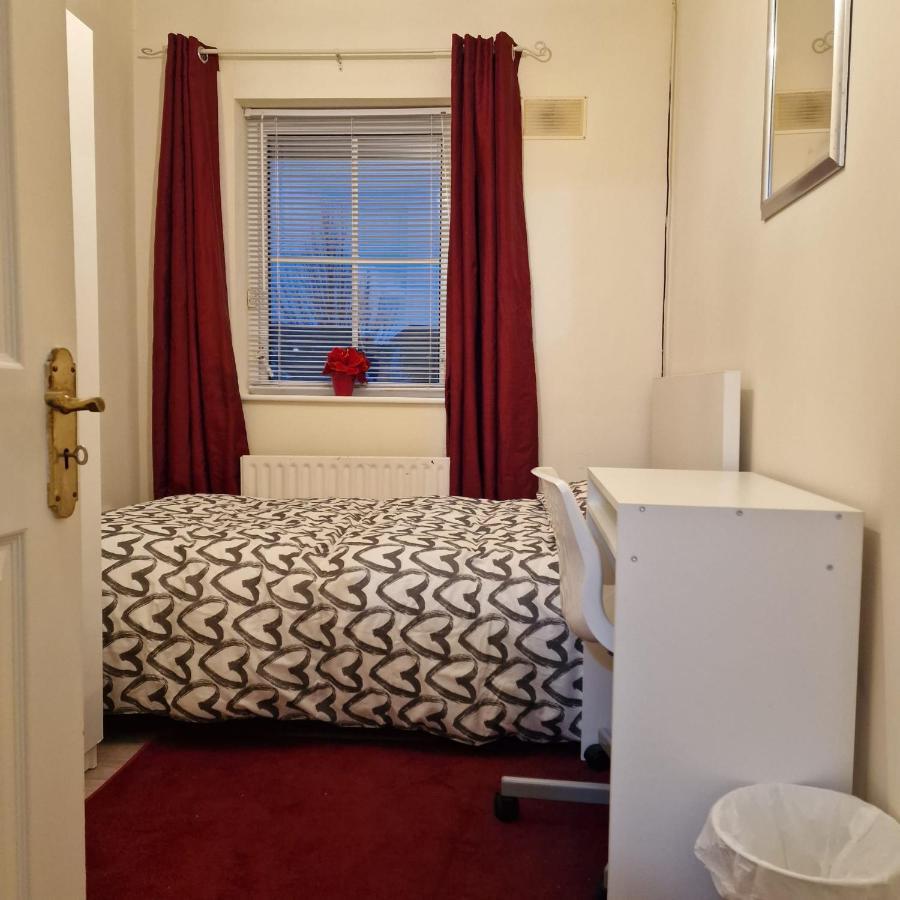 Females Only - Private Bedrooms In Dublin Lucan Exterior foto