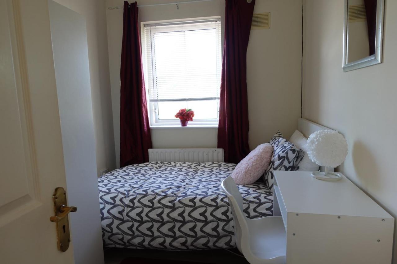 Females Only - Private Bedrooms In Dublin Lucan Exterior foto