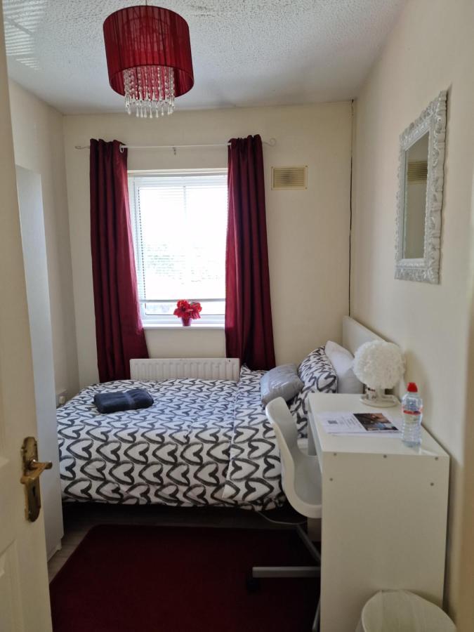 Females Only - Private Bedrooms In Dublin Lucan Exterior foto