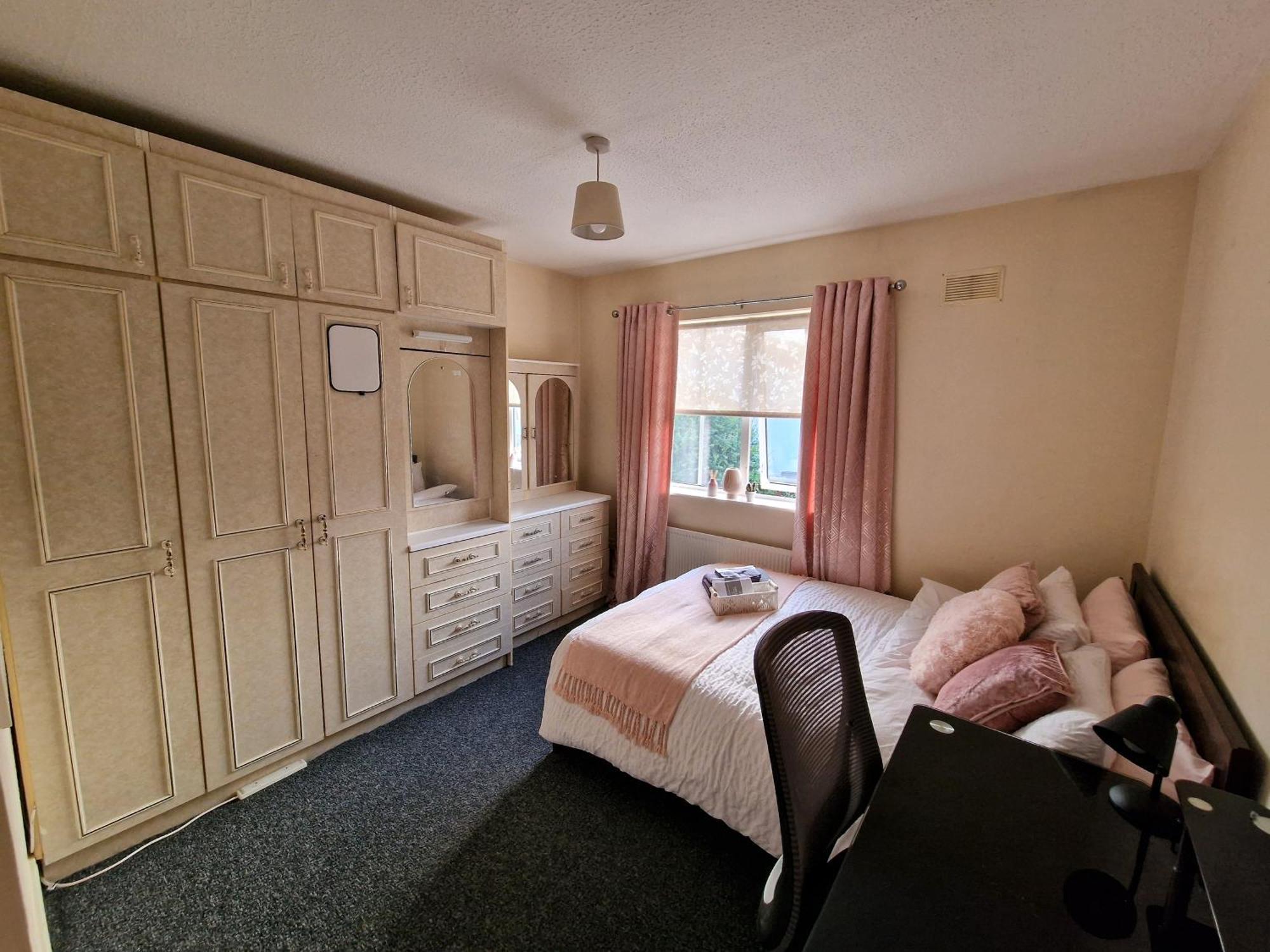 Females Only - Private Bedrooms In Dublin Lucan Exterior foto